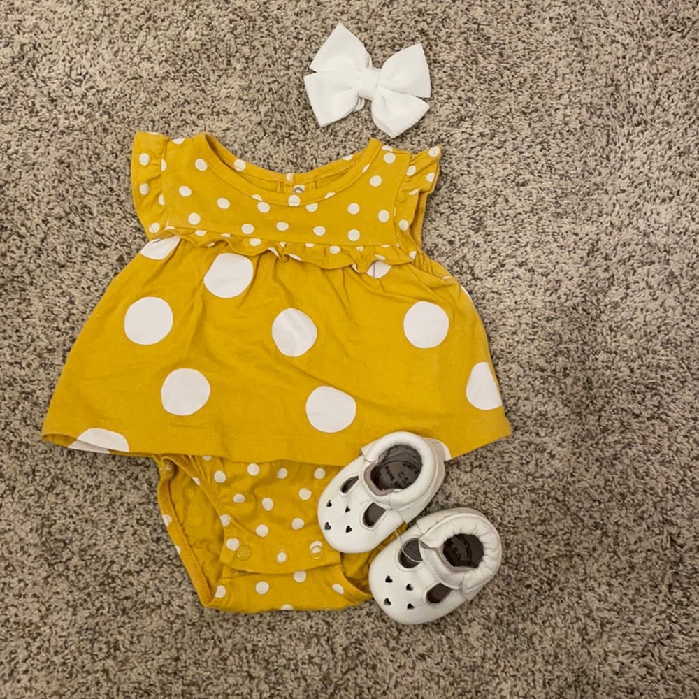 Carter’s 3 mo yellow w white polka dots romper